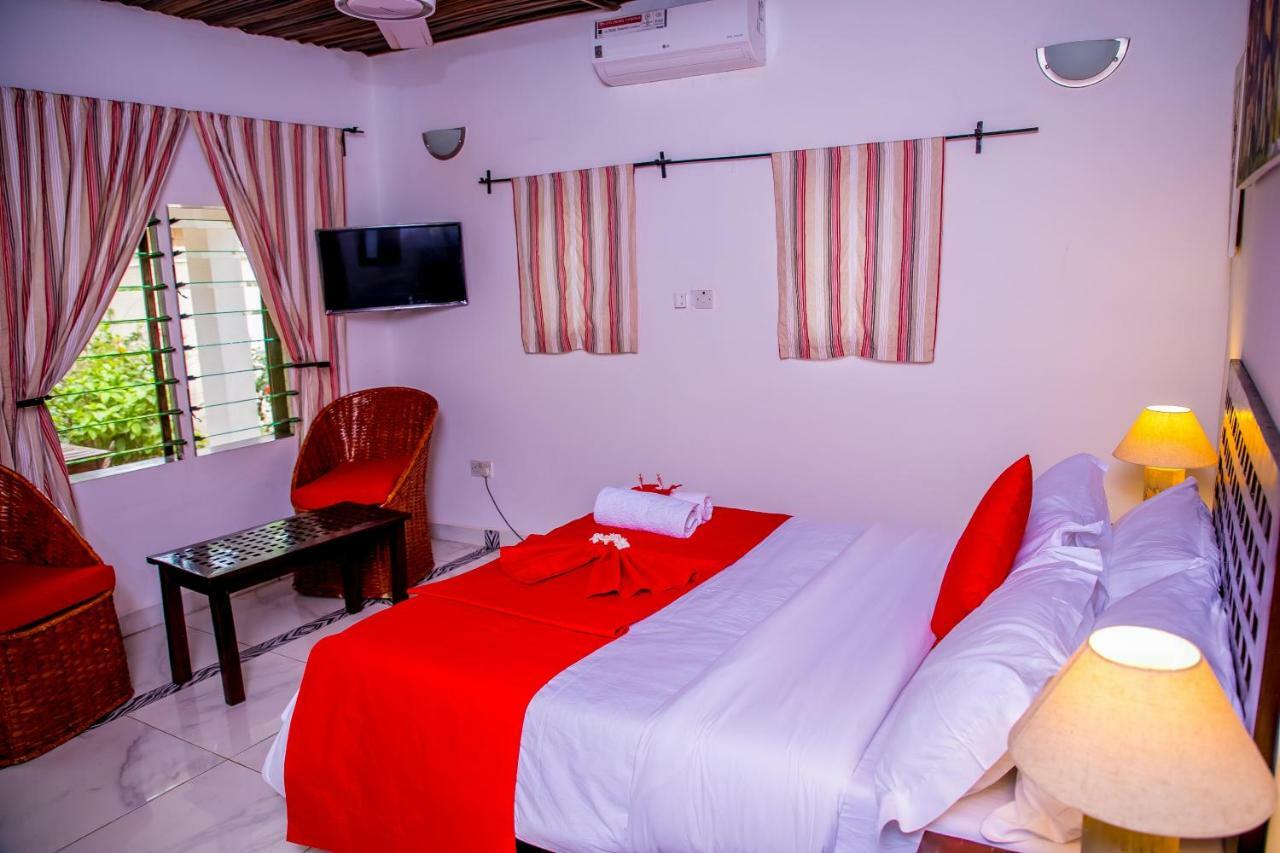 מלון Brufut Hibiscus House Gambia מראה חיצוני תמונה